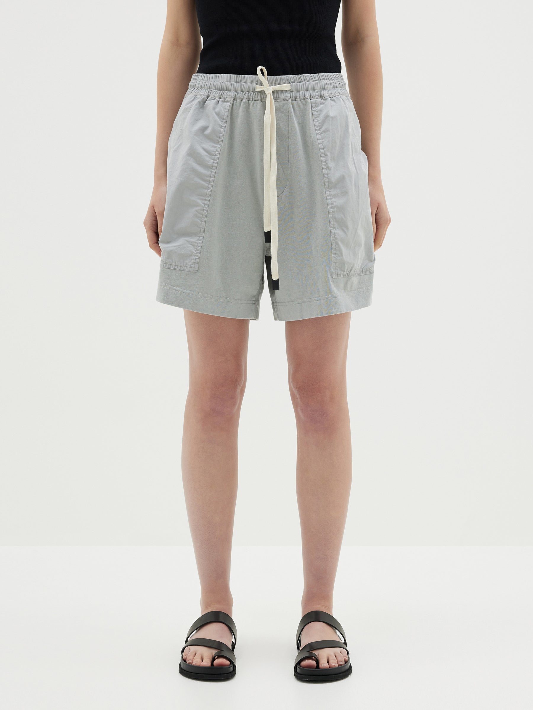 contrast pocket detail short