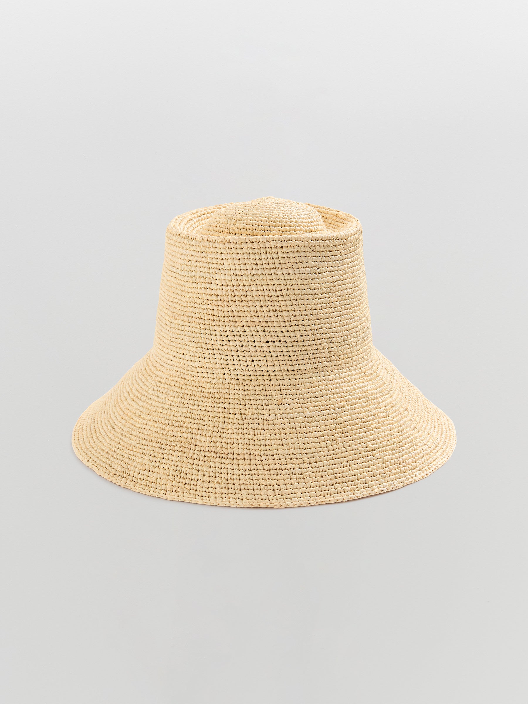 janessa leoné felix hat