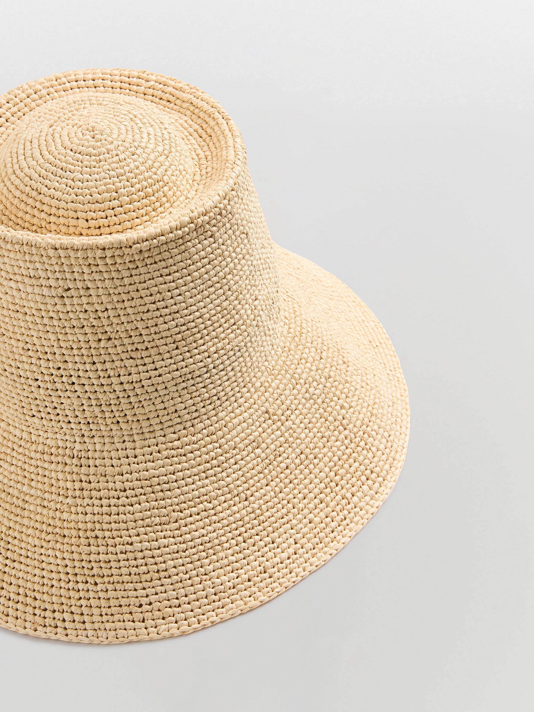 janessa leoné felix hat
