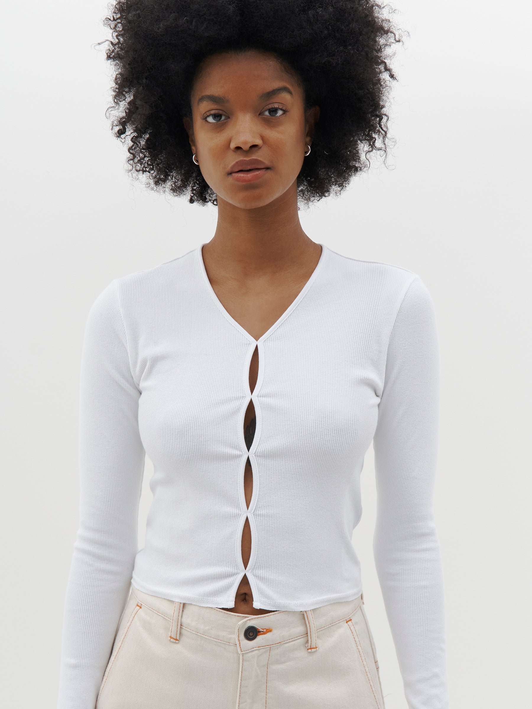 slim-fit-cut-out-detail-top-aw22wft58-white
