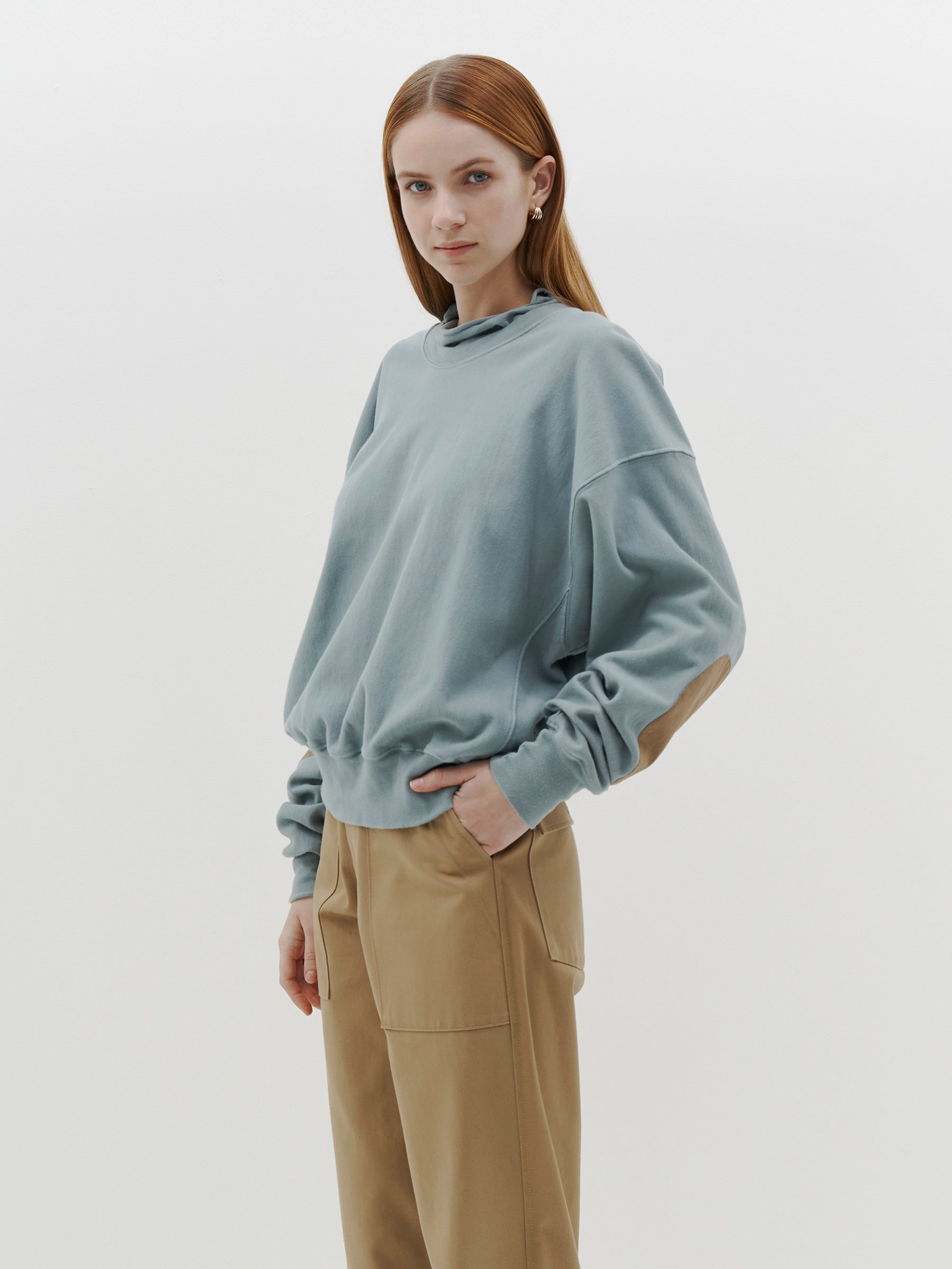 classic-elbow-patch-sweat-aw22wft80-lagoon