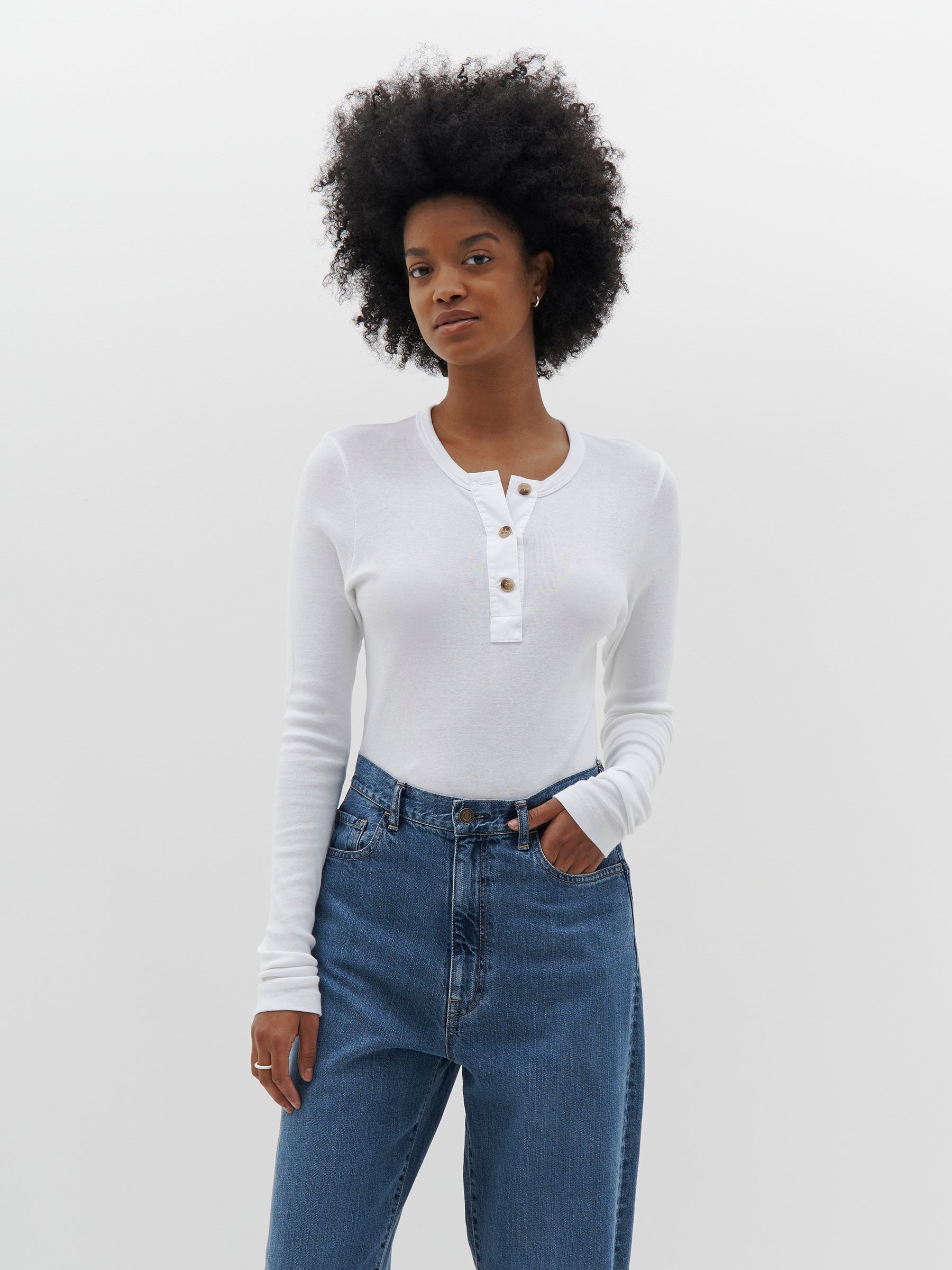 rib-cntrst-placket-l-s-t-shirt-aw22wjt57-white