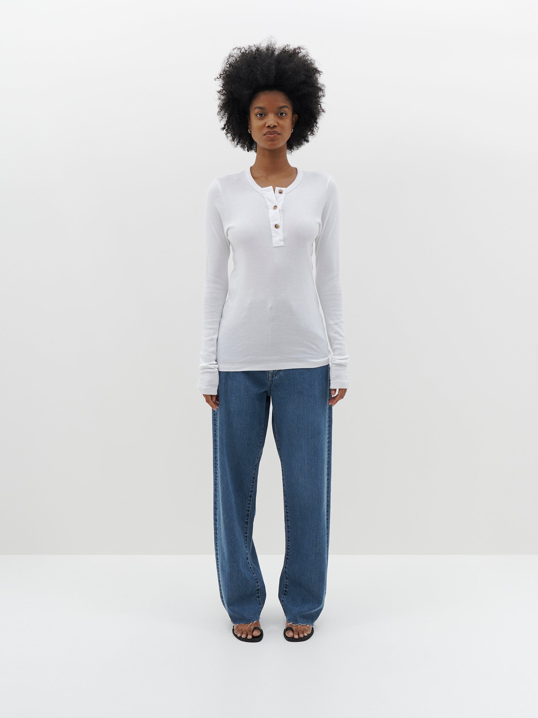 rib-cntrst-placket-l-s-t-shirt-aw22wjt57-white