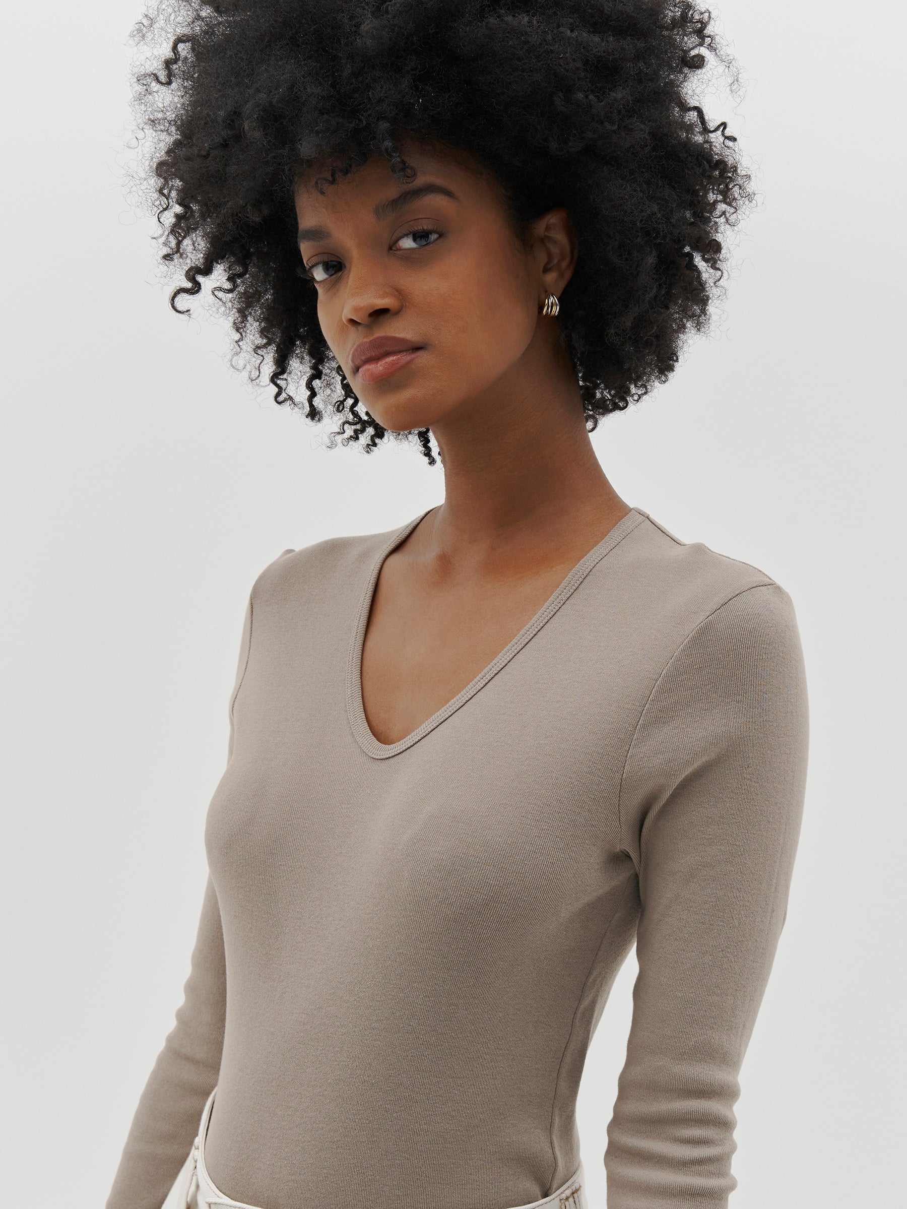 slim-rib-v-neck-l-s-t-shirt-aw22wjt90-cumin