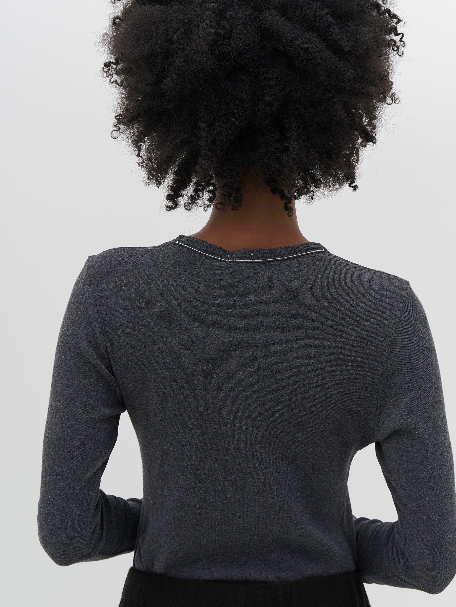 slim-rib-v-neck-l-s-t-shirt-aw22wjt90-charcoal-marl