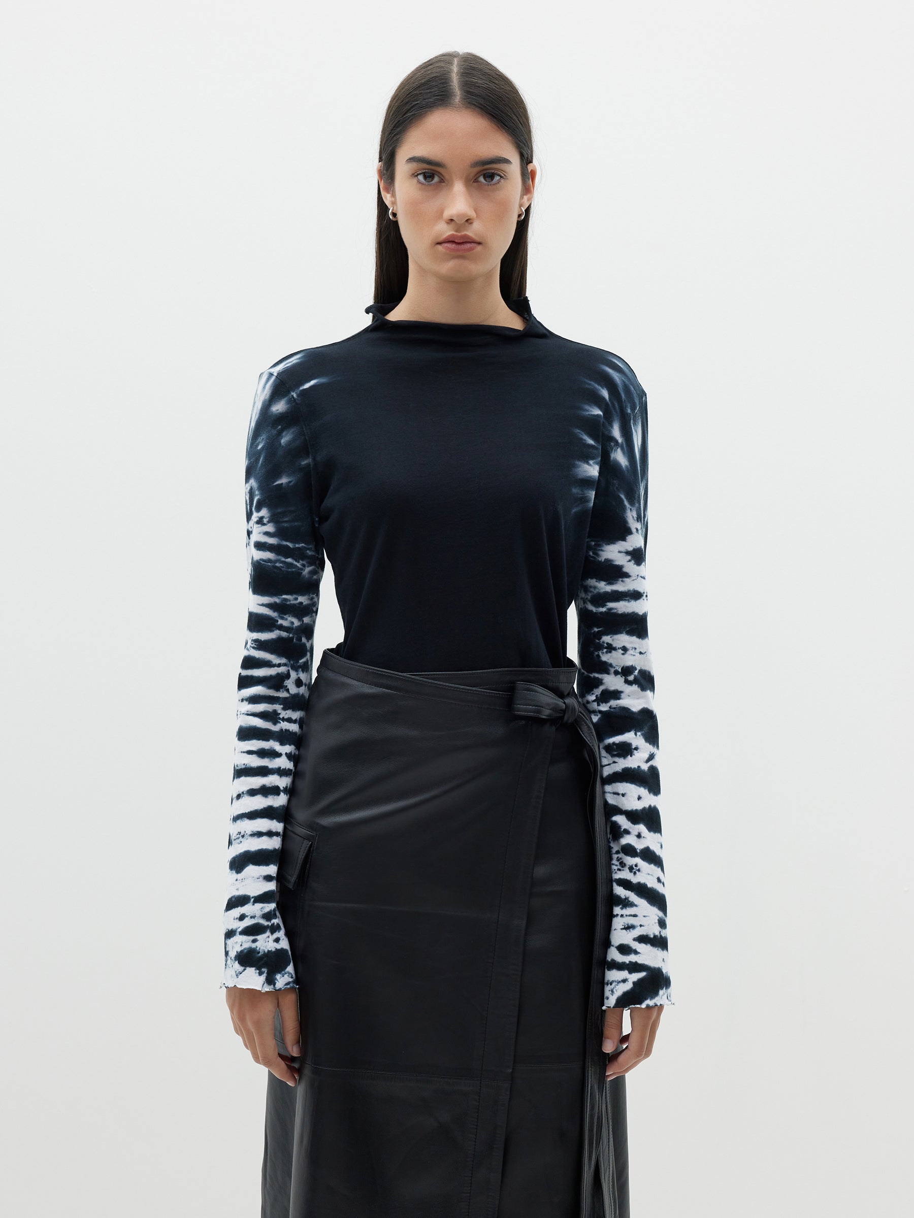 streak dye raised neck long sleeve t.shirt