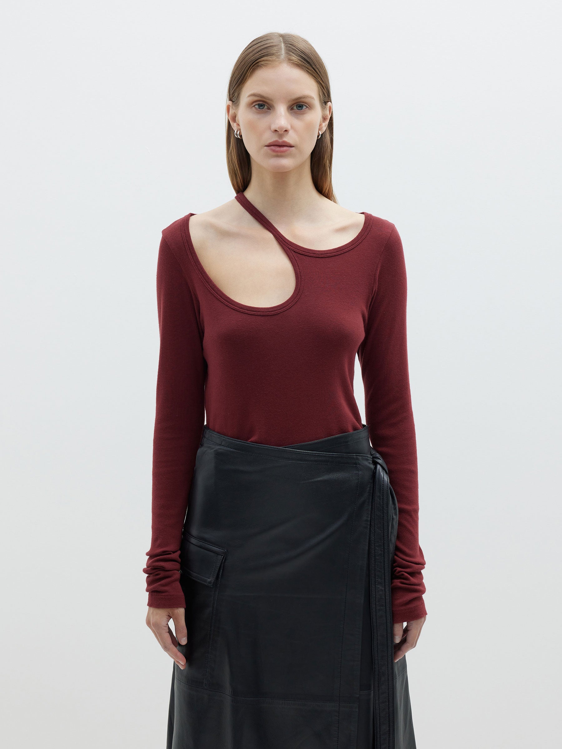 slim rib cut out long sleeve t.shirt