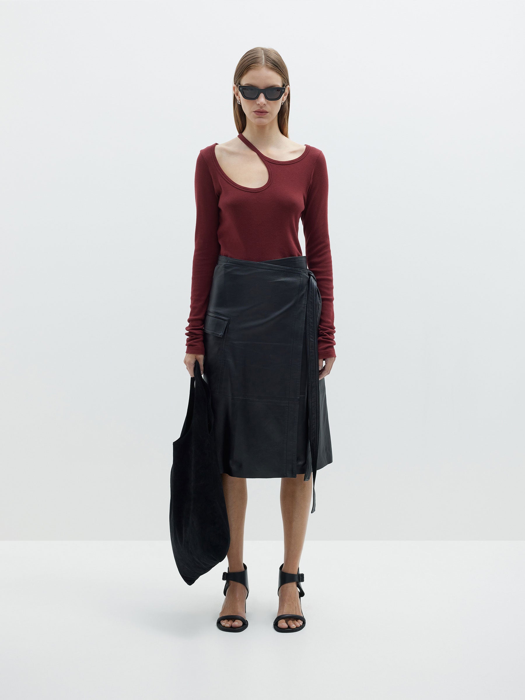 slim rib cut out long sleeve t.shirt
