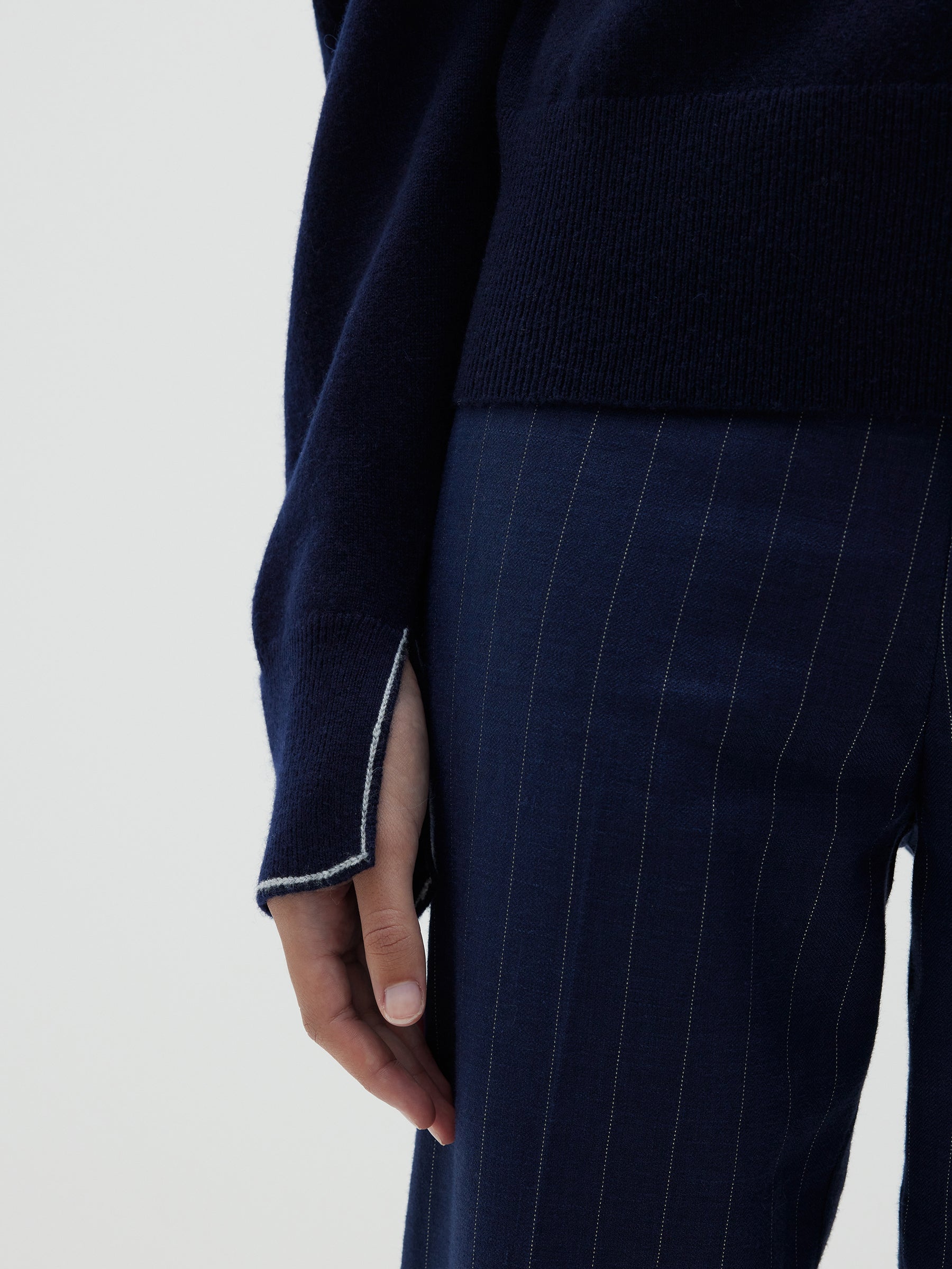 contrast detail engineered knit