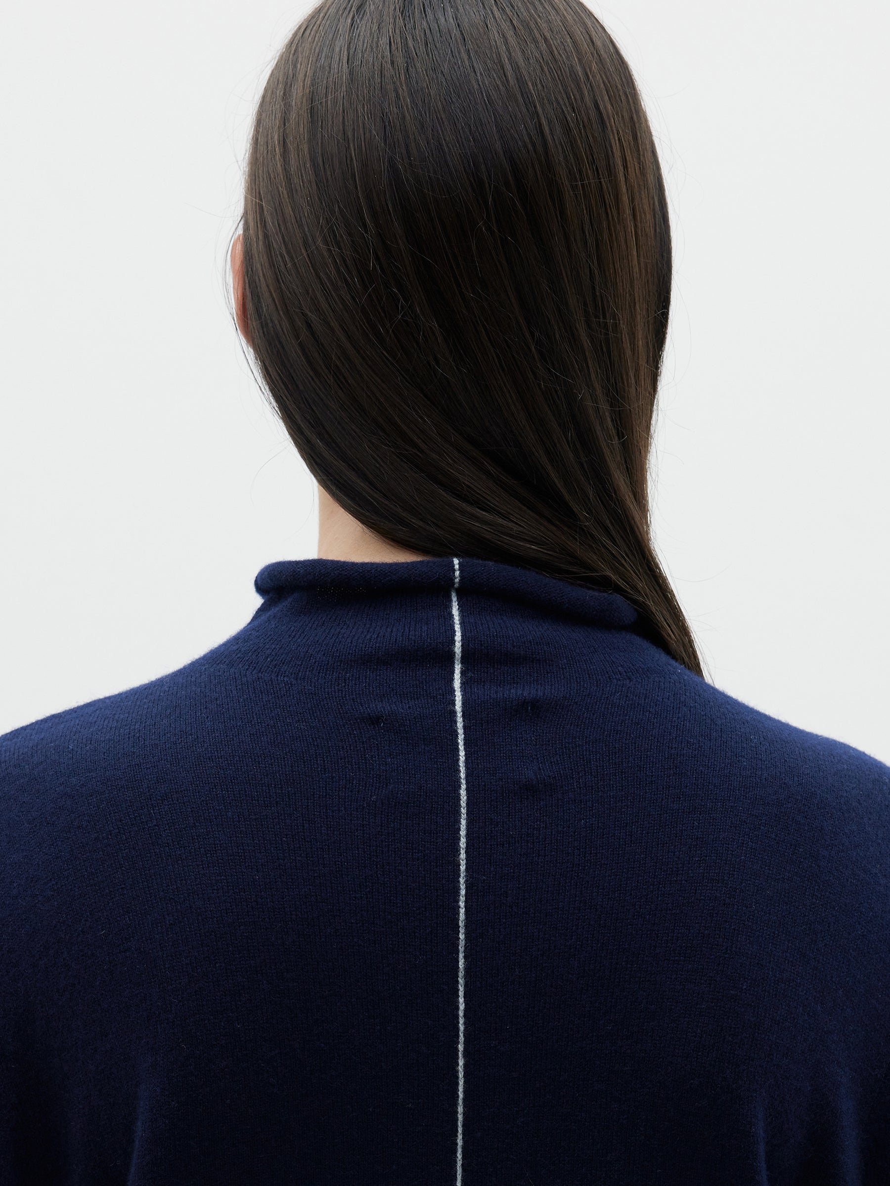 contrast detail engineered knit