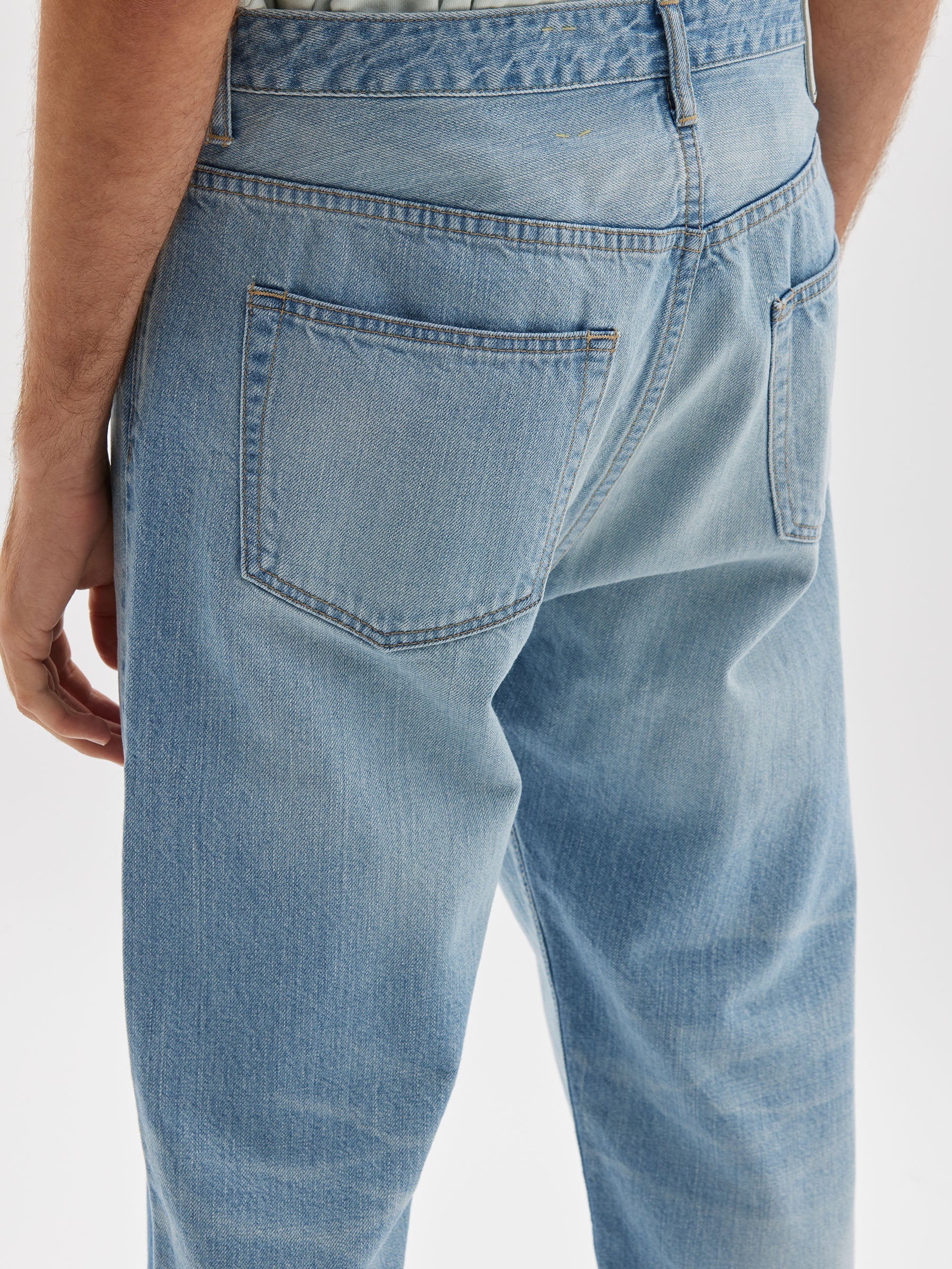 knee-patch-jean-bsj006-worn-bleached-blue