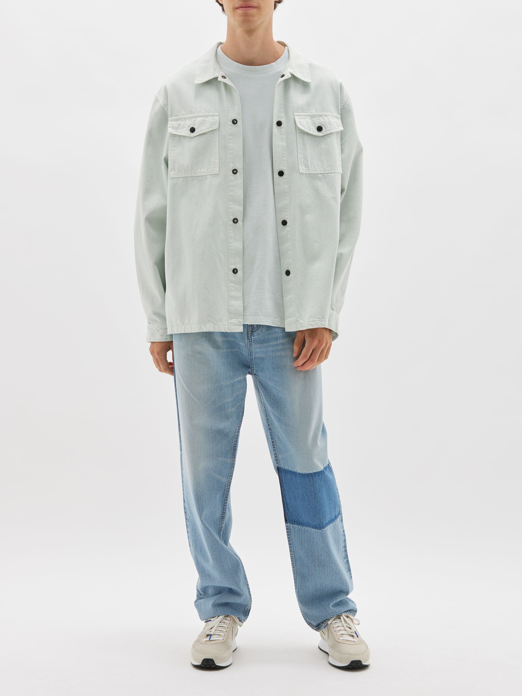 knee-patch-jean-bsj006-worn-bleached-blue