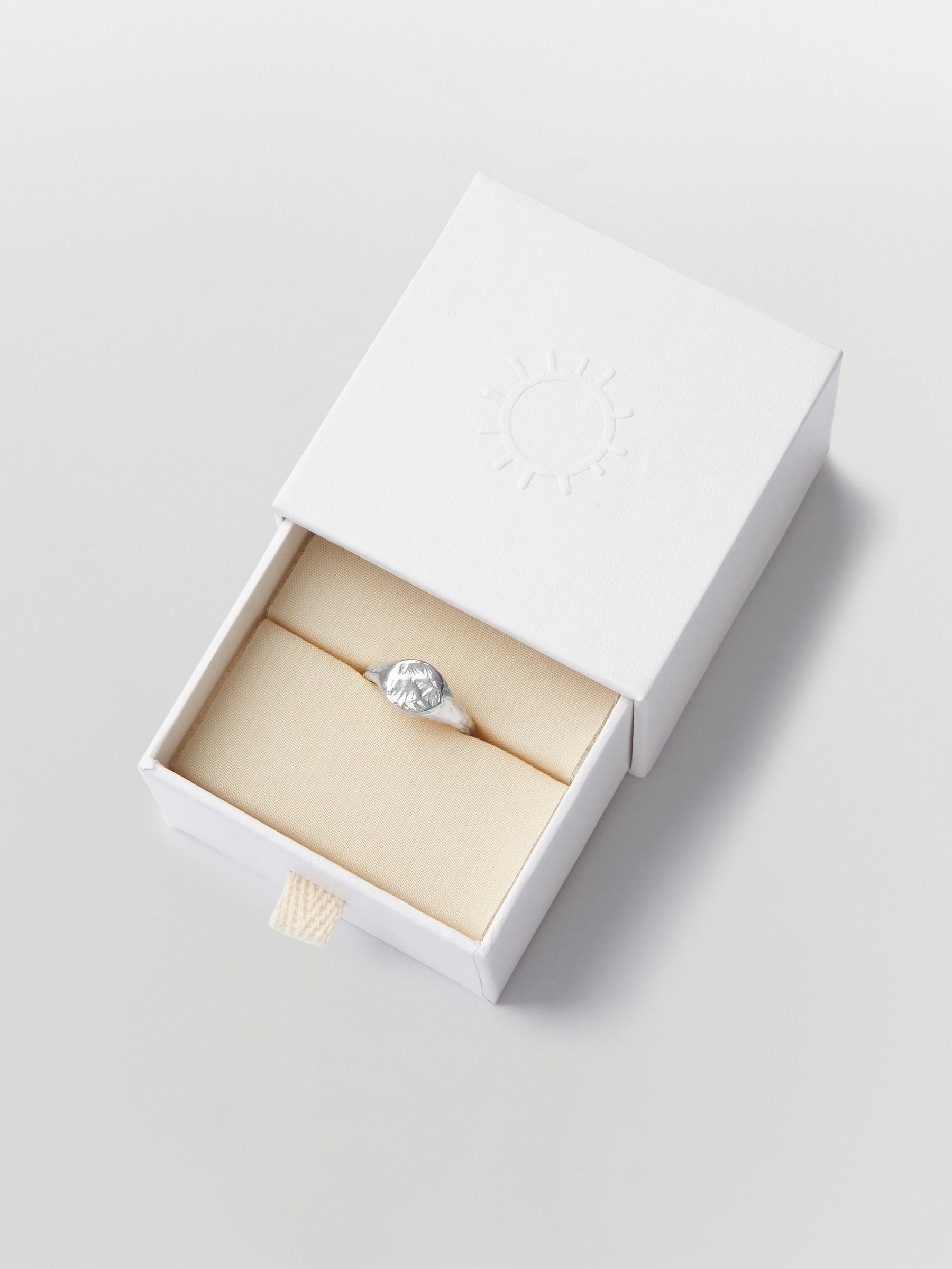 the line of sun twilight signet ring