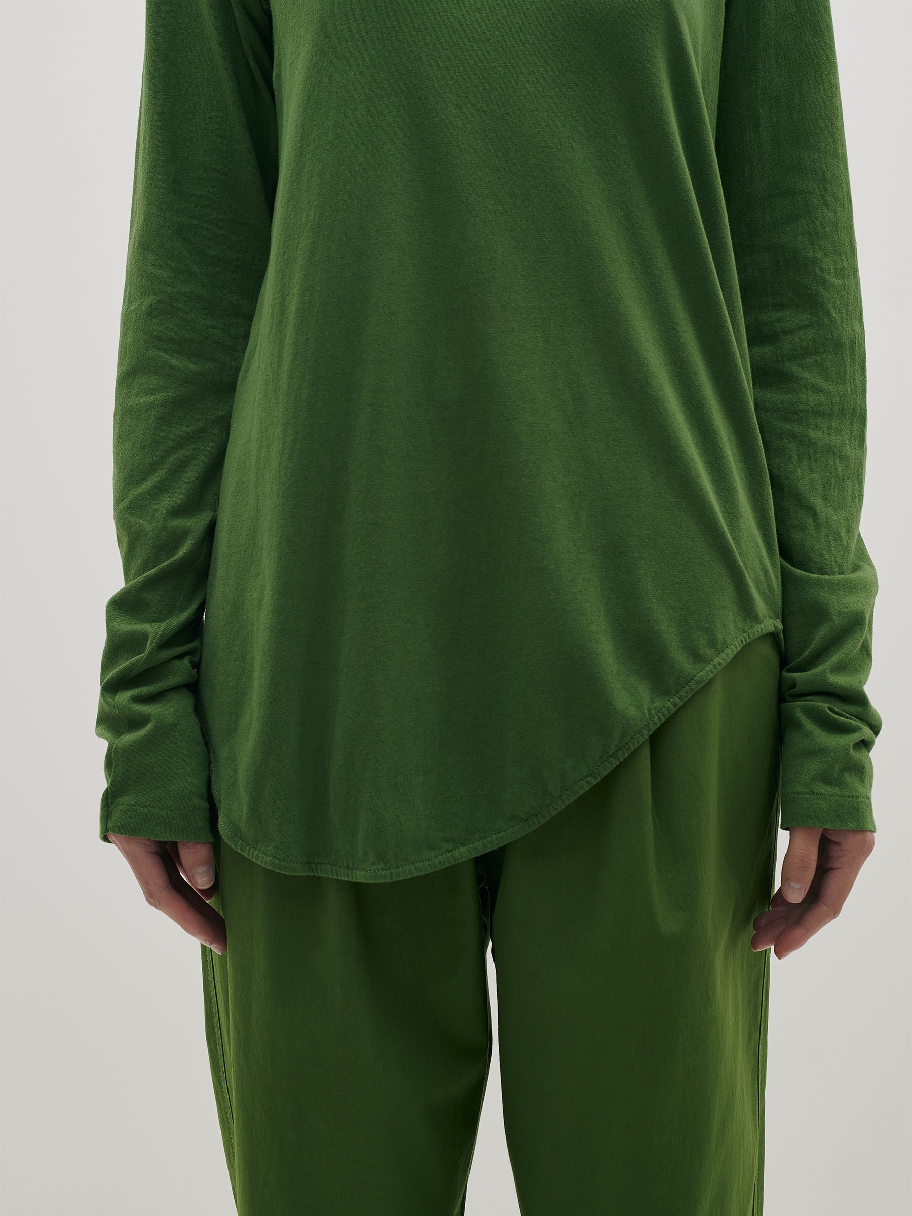 regular scoop hem long sleeve t.shirt