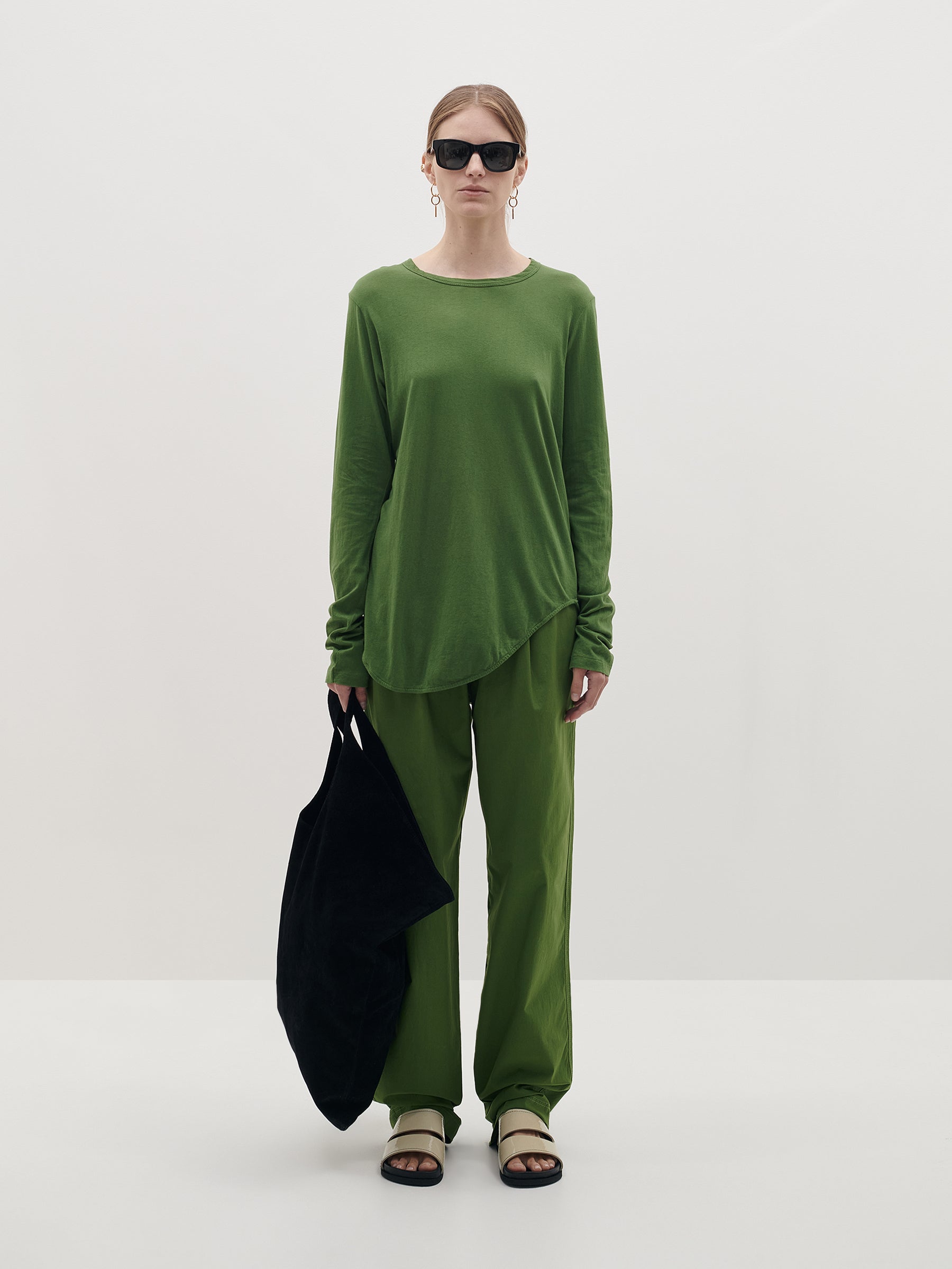 regular scoop hem long sleeve t.shirt