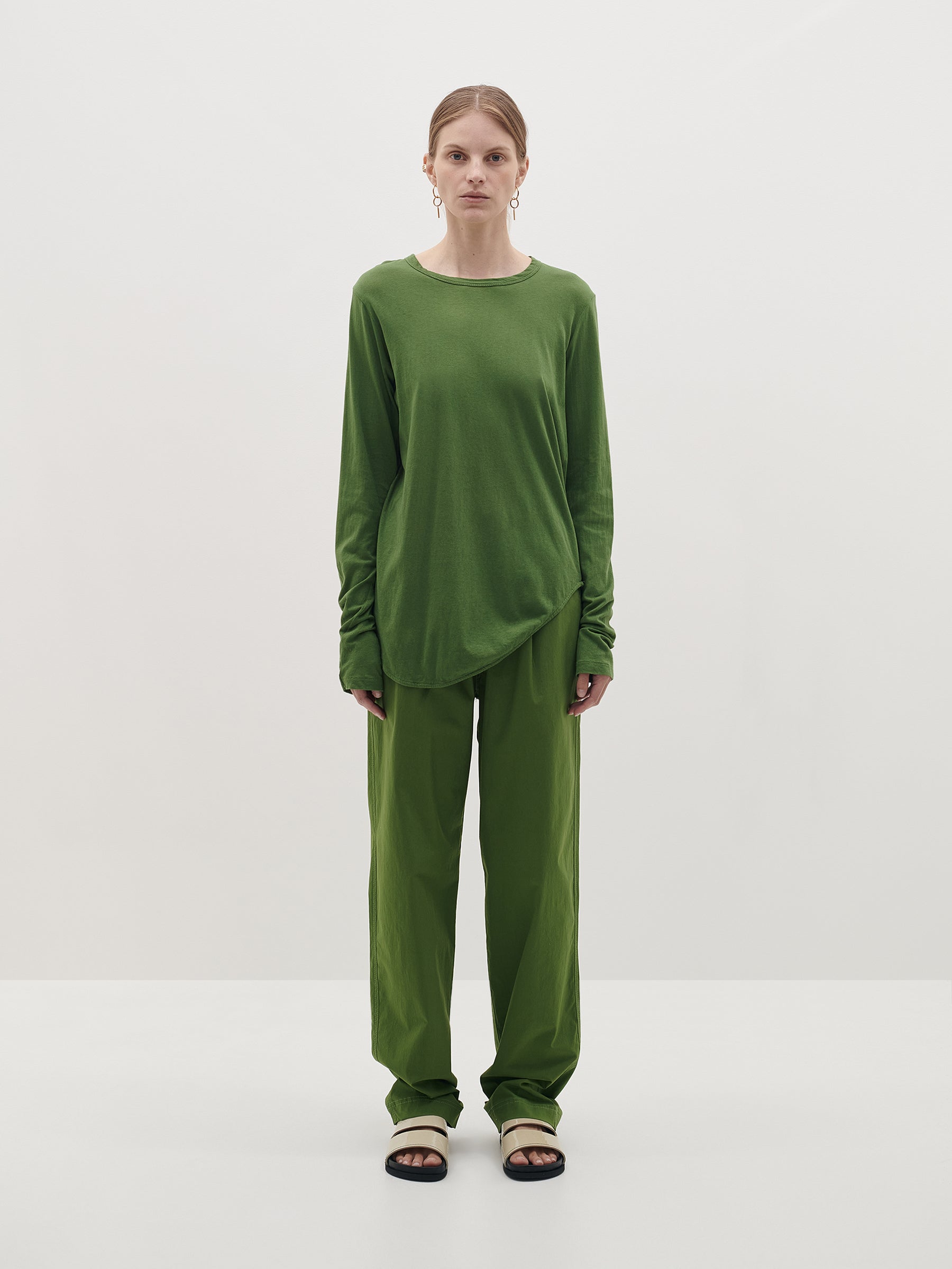 regular scoop hem long sleeve t.shirt