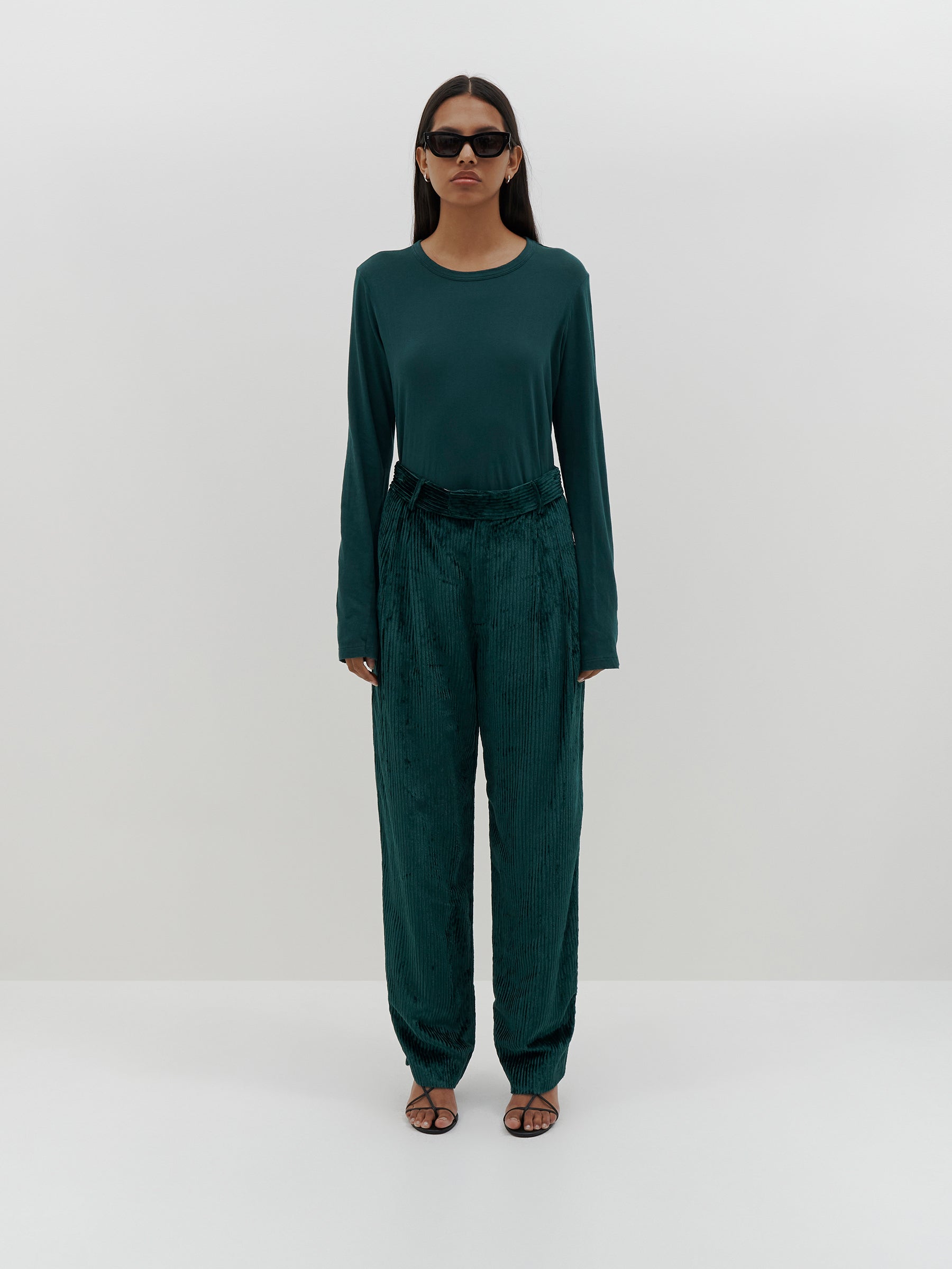 regular scoop hem long sleeve t.shirt