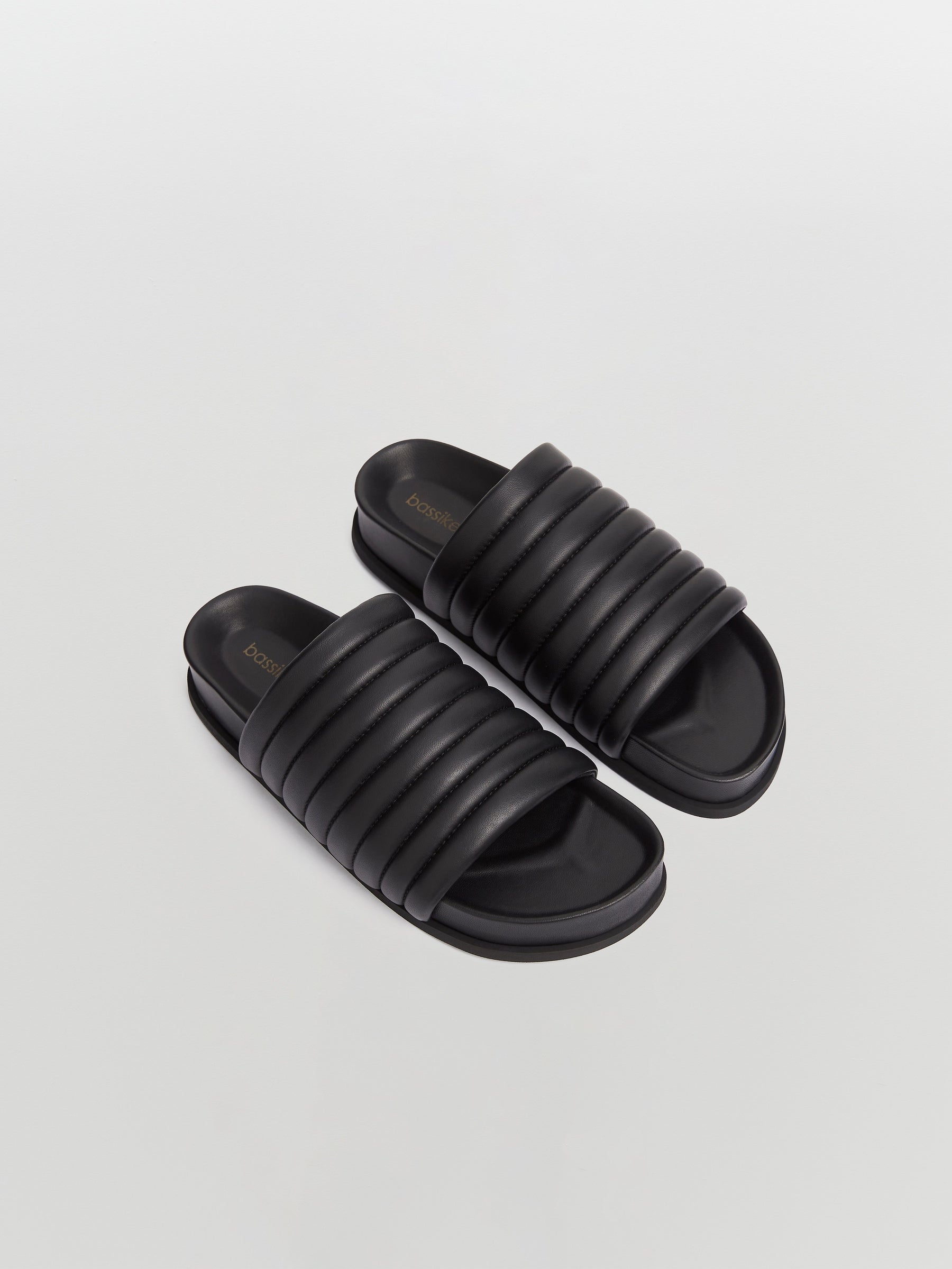 topstitch-padded-detail-slide-pc22wa05-black