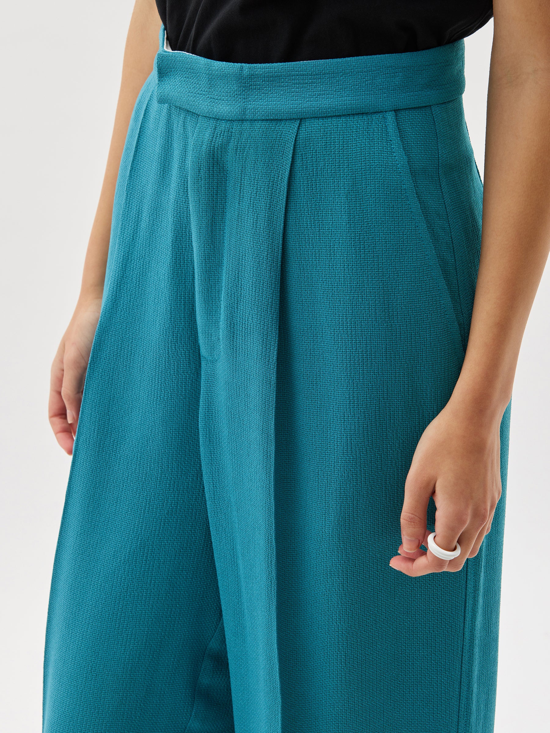 basketweave crepe pleated pant