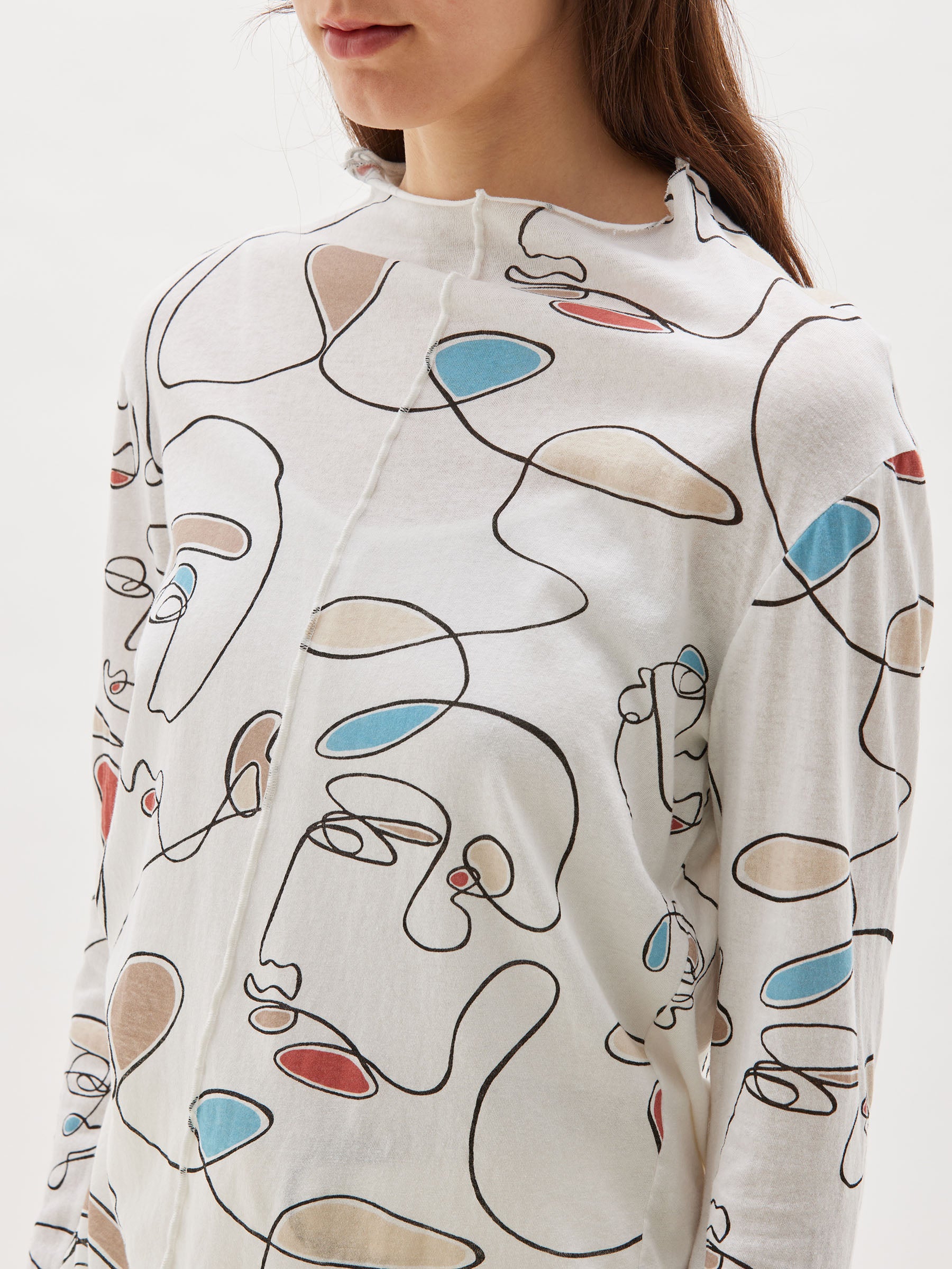 faces front seam raised neck t.shirt