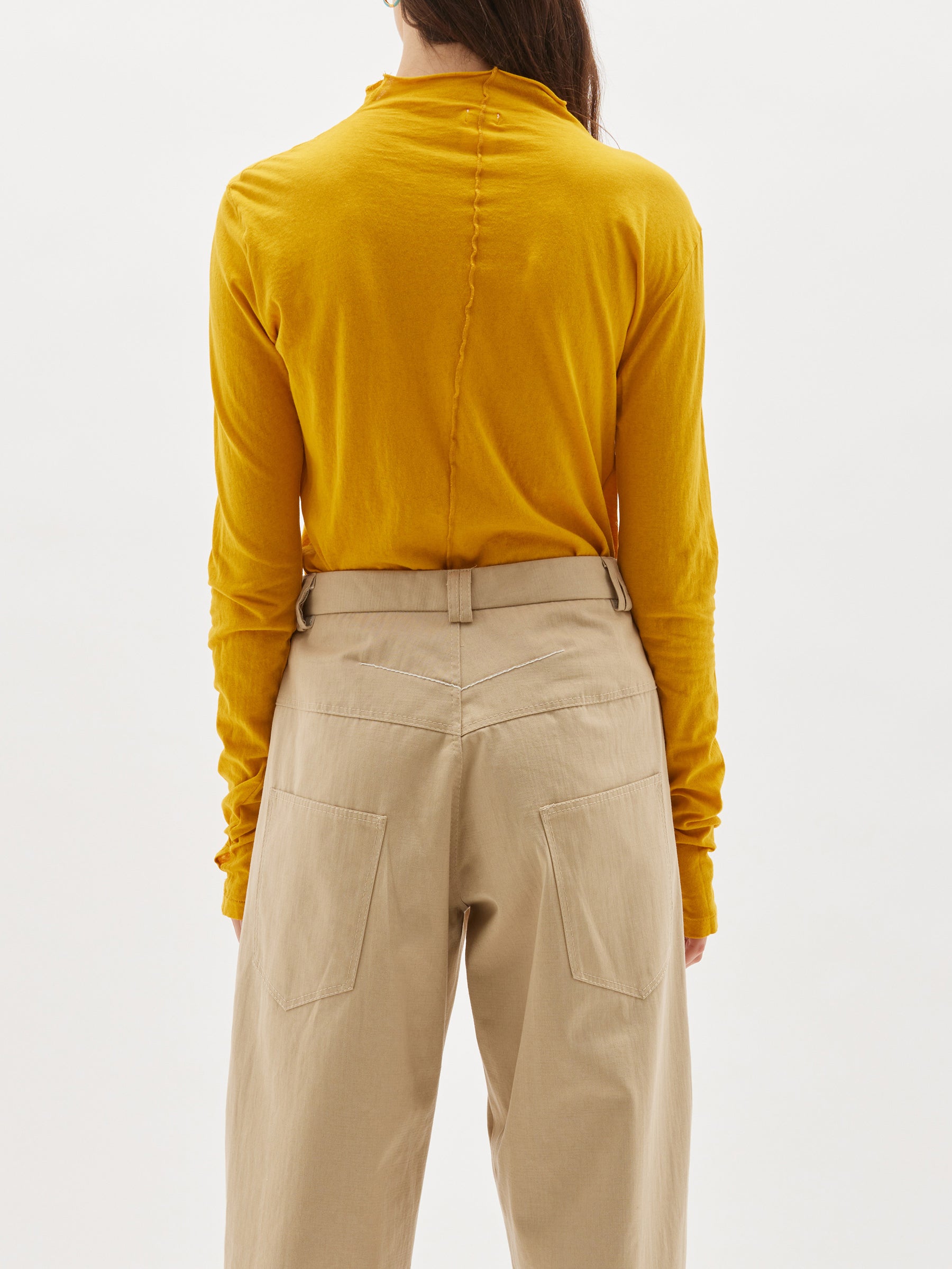 front seam raised neck long sleeve t.shirt