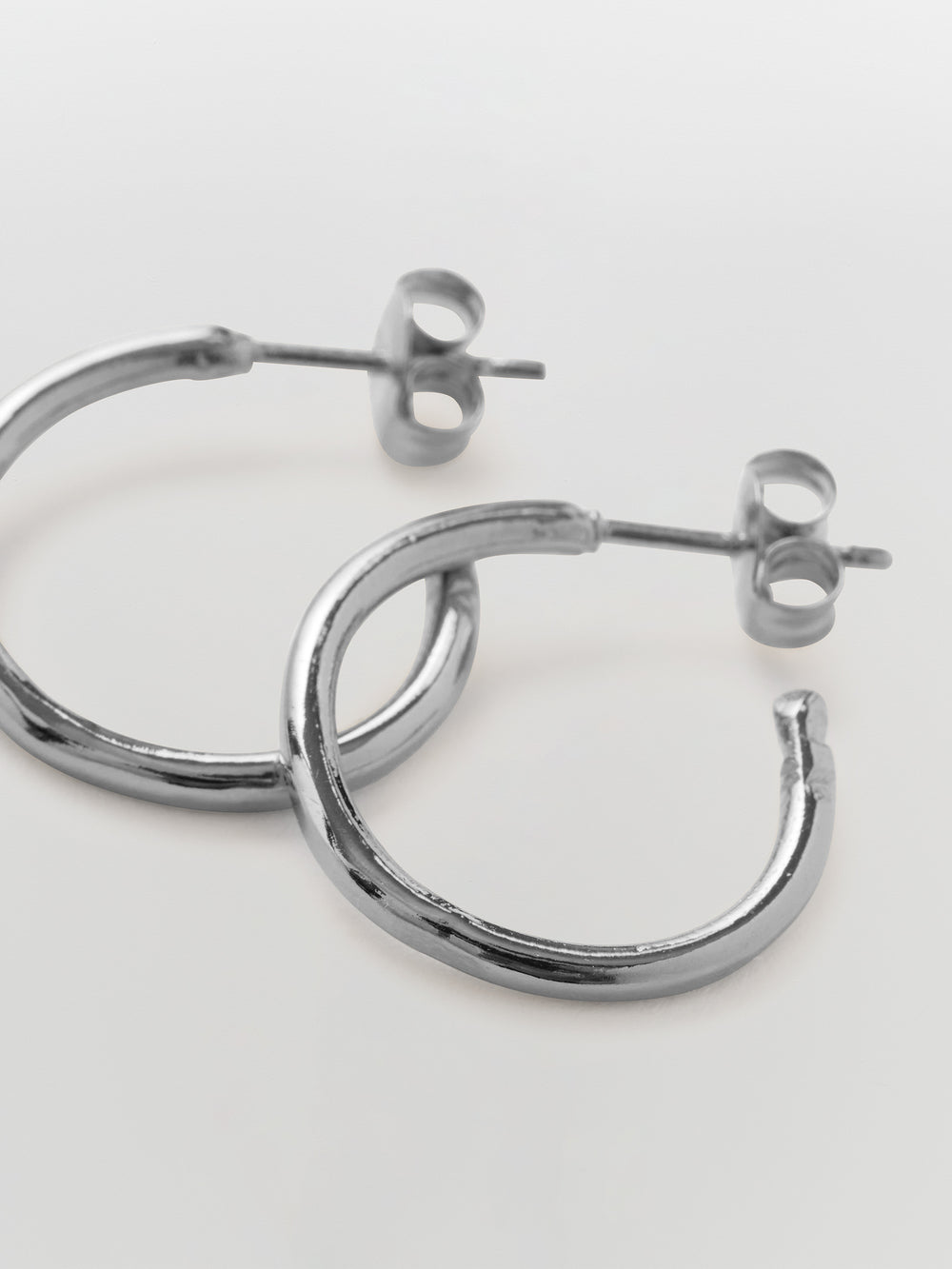 released from love 004 classic silver hoops
