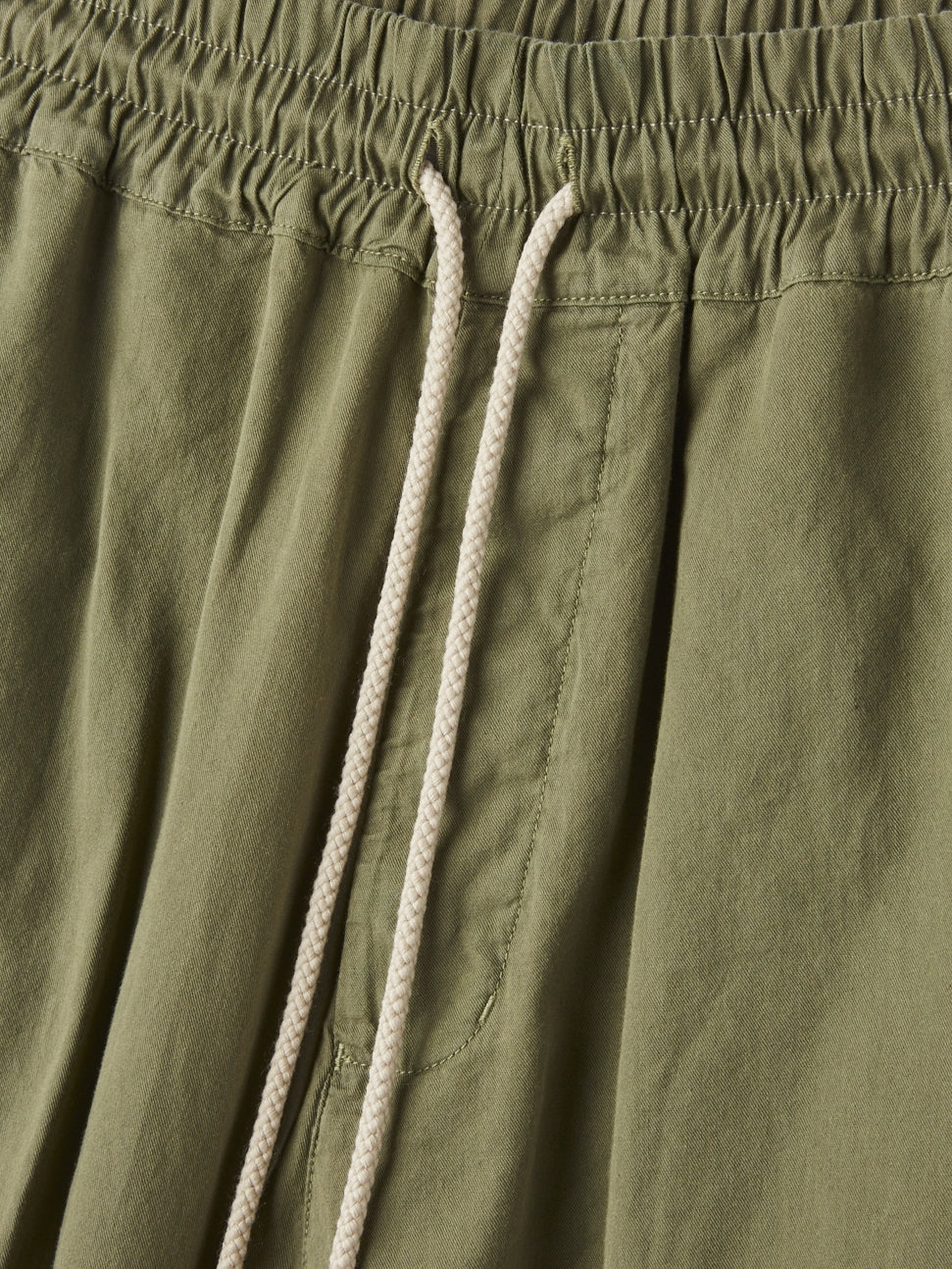 bassike twill classic beach pant in light military