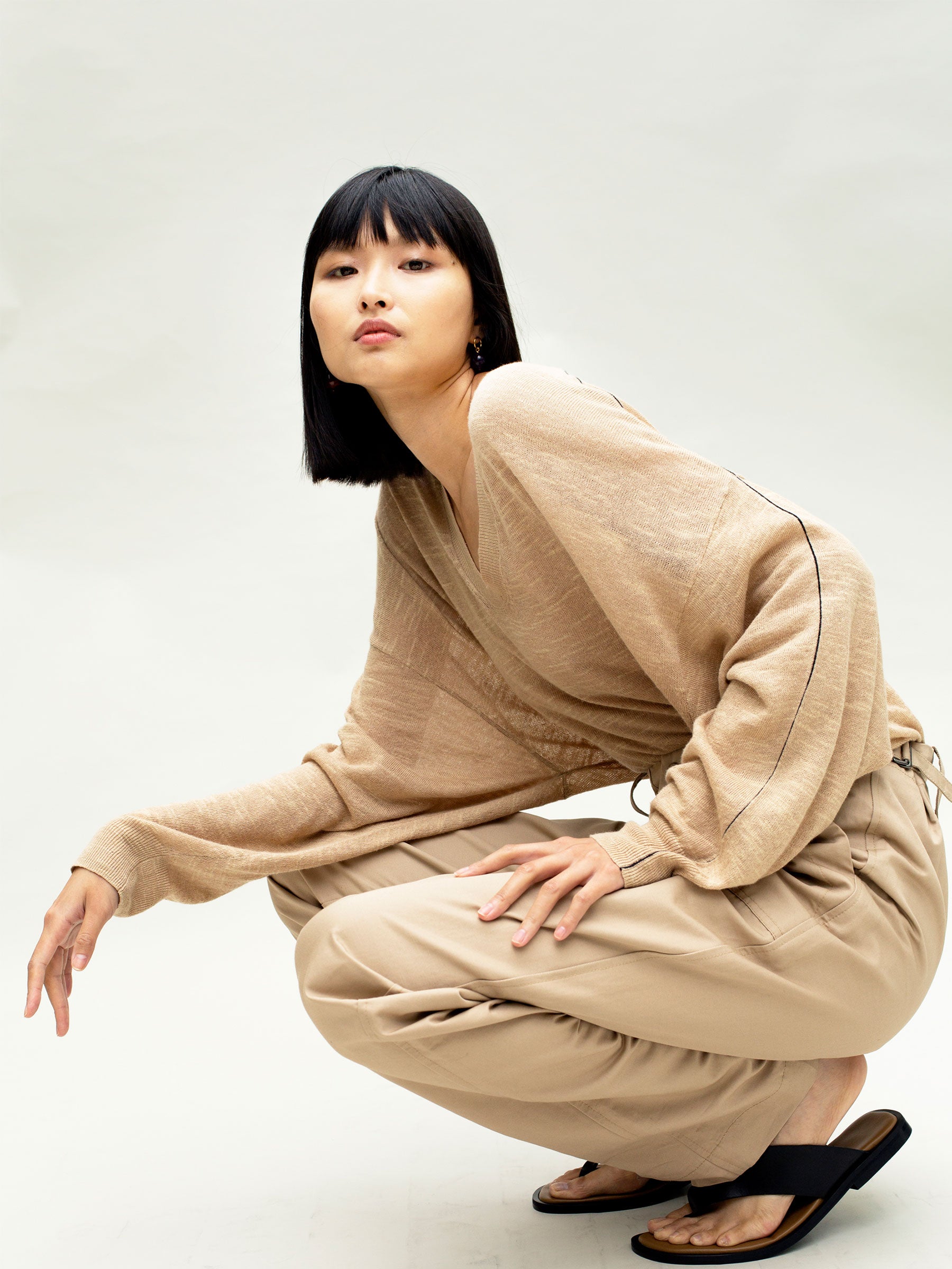 fine contrast stitch v neck