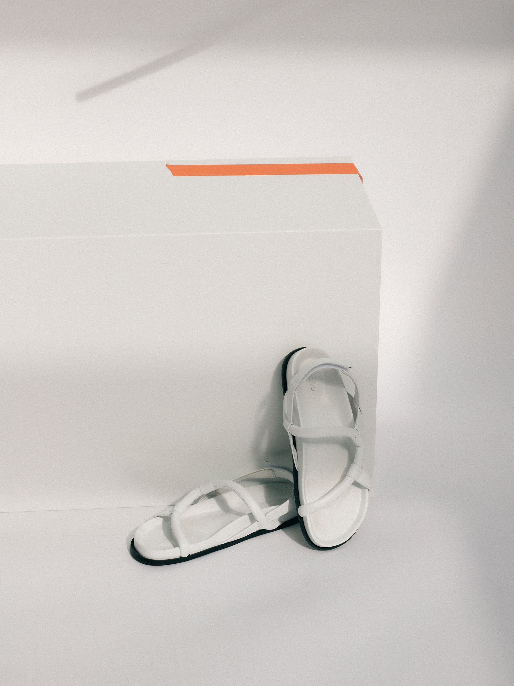 tubular leather sandal