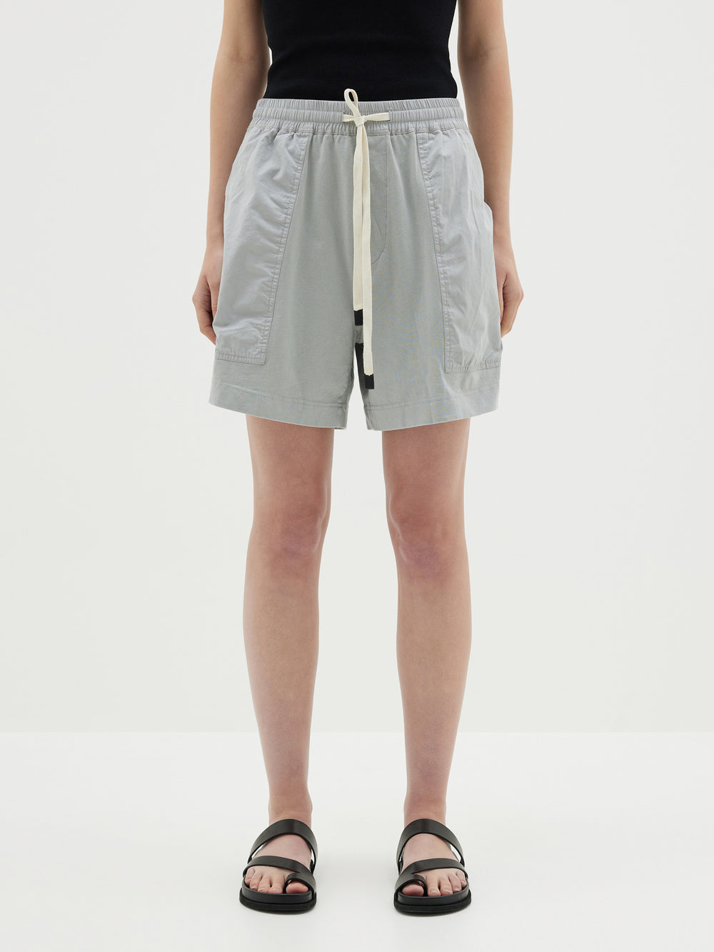 contrast pocket detail short