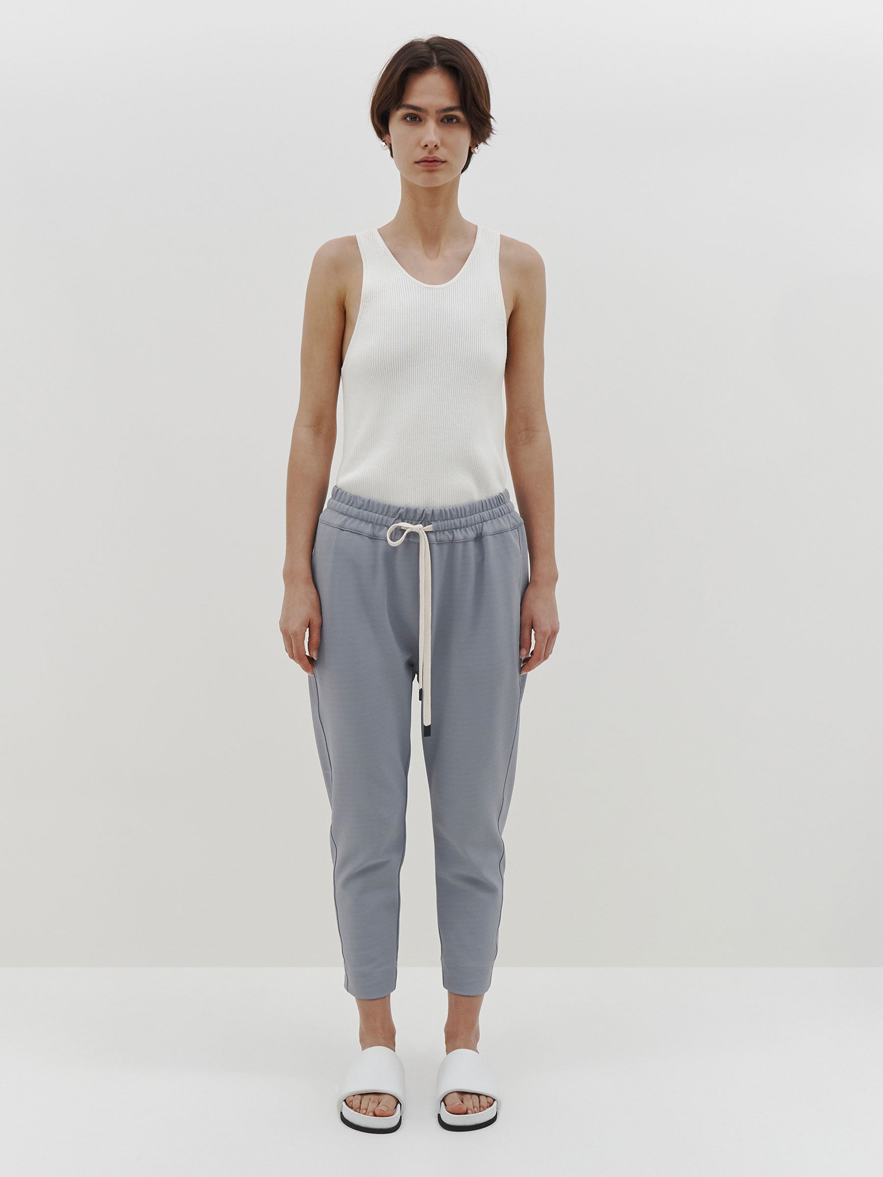 stretch twill tapered pant in dove grey