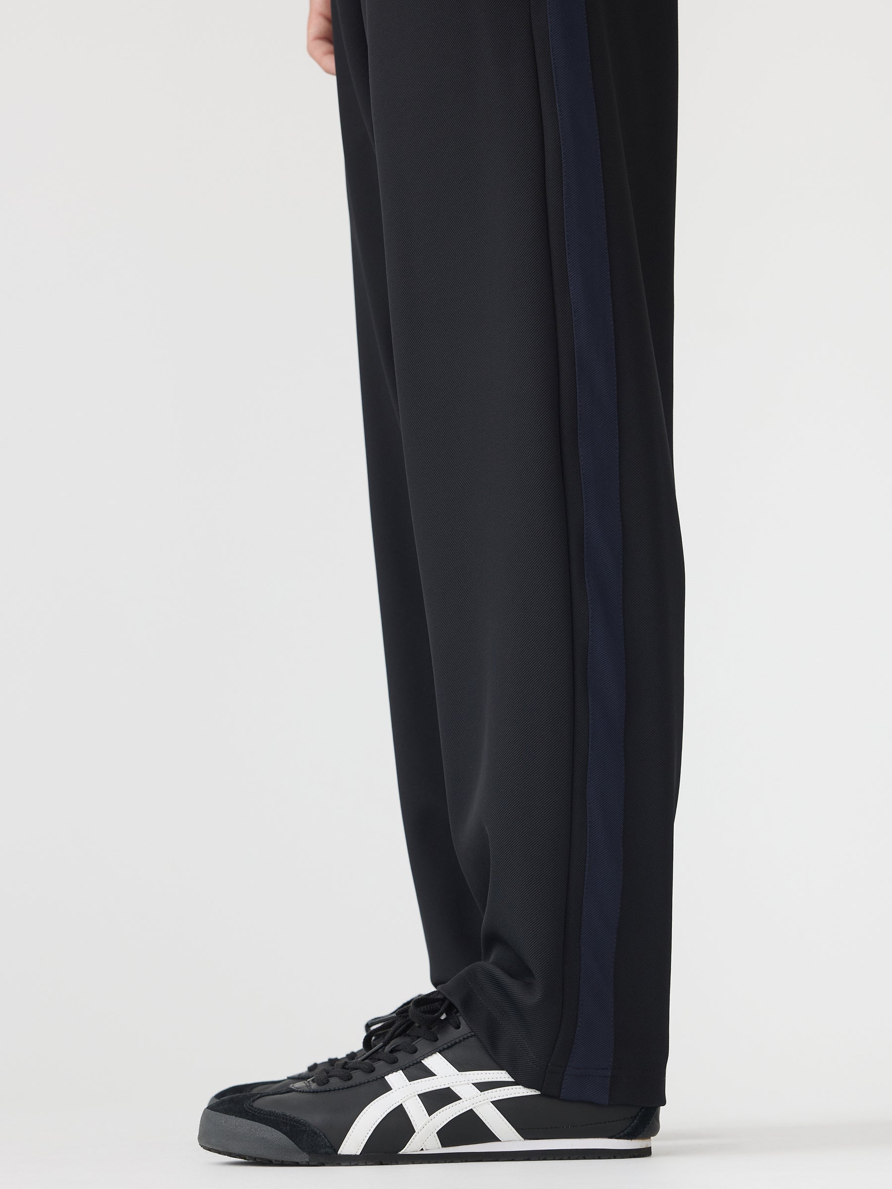 Universal Twill Trackpant – BASSIKE
