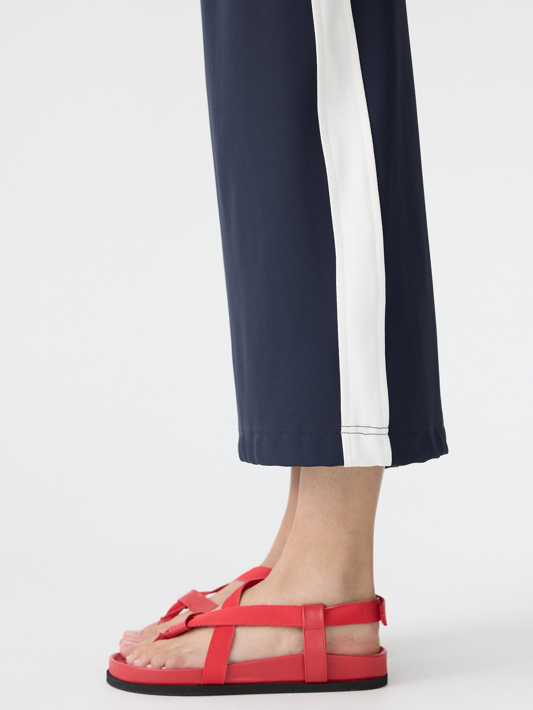 Stretch Twill Pull On Skirt – BASSIKE Stretch Twill Pull On Skirt – BASSIKE