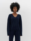 v-neck-cashmere-weekend-knit-aw22wk09-dark-ink